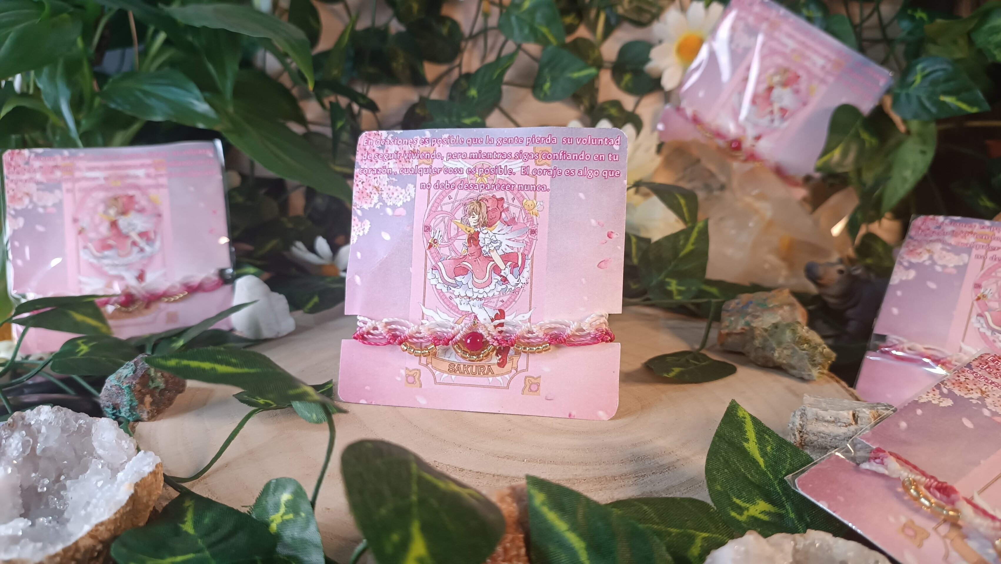 Pulsera Sakura cazadora de cartas tejida a mano con macramé - 4