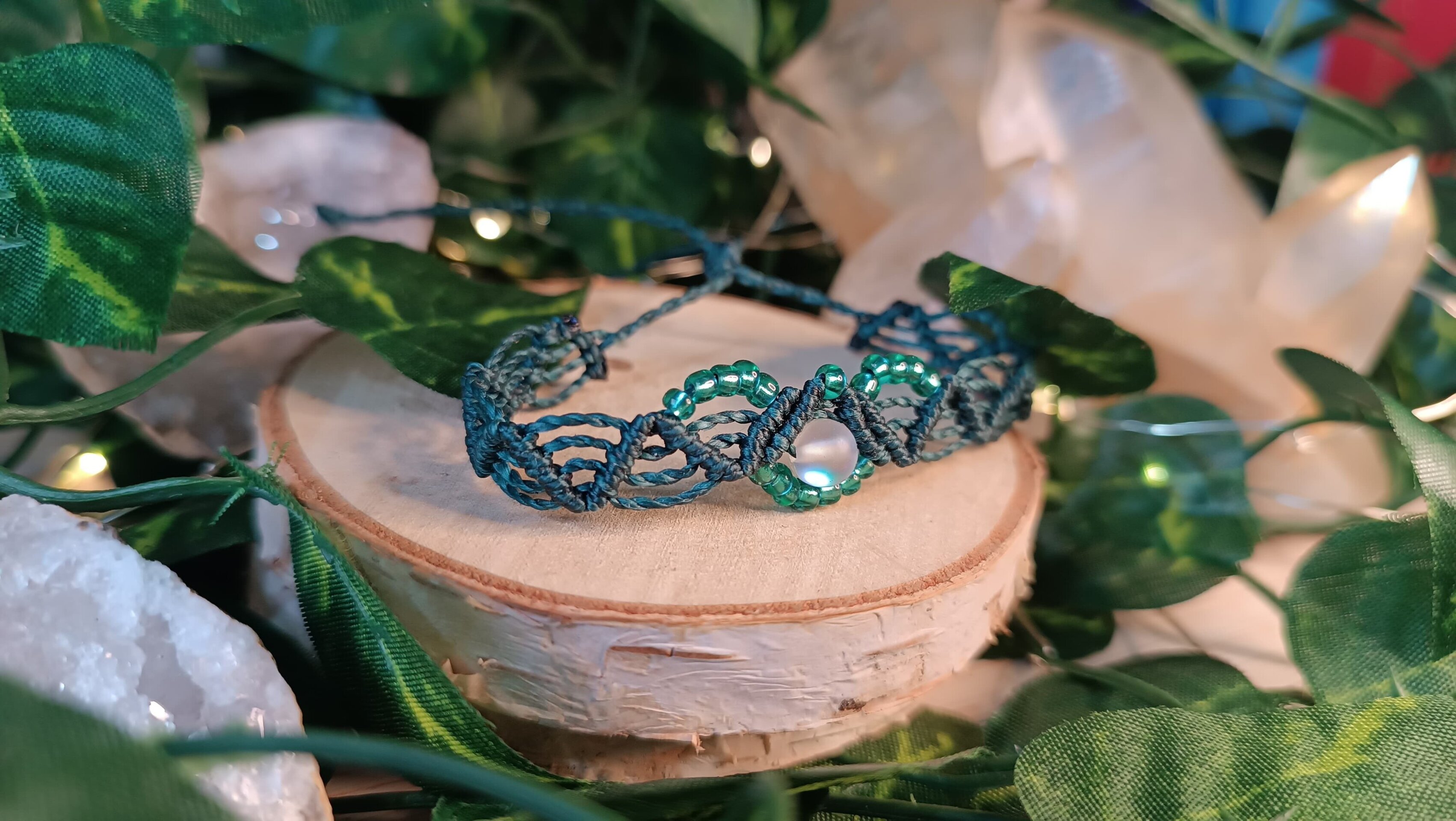 pulsera fantasía medieval con piedra natural tejidas a mano macrame - 2